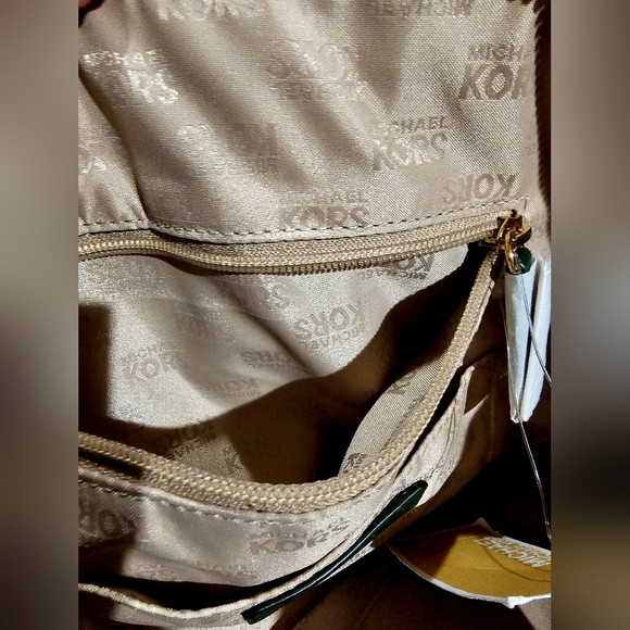 Michael Kors Jet Set East West LARGE Tote. NWT Moss - Picture 5 of 12